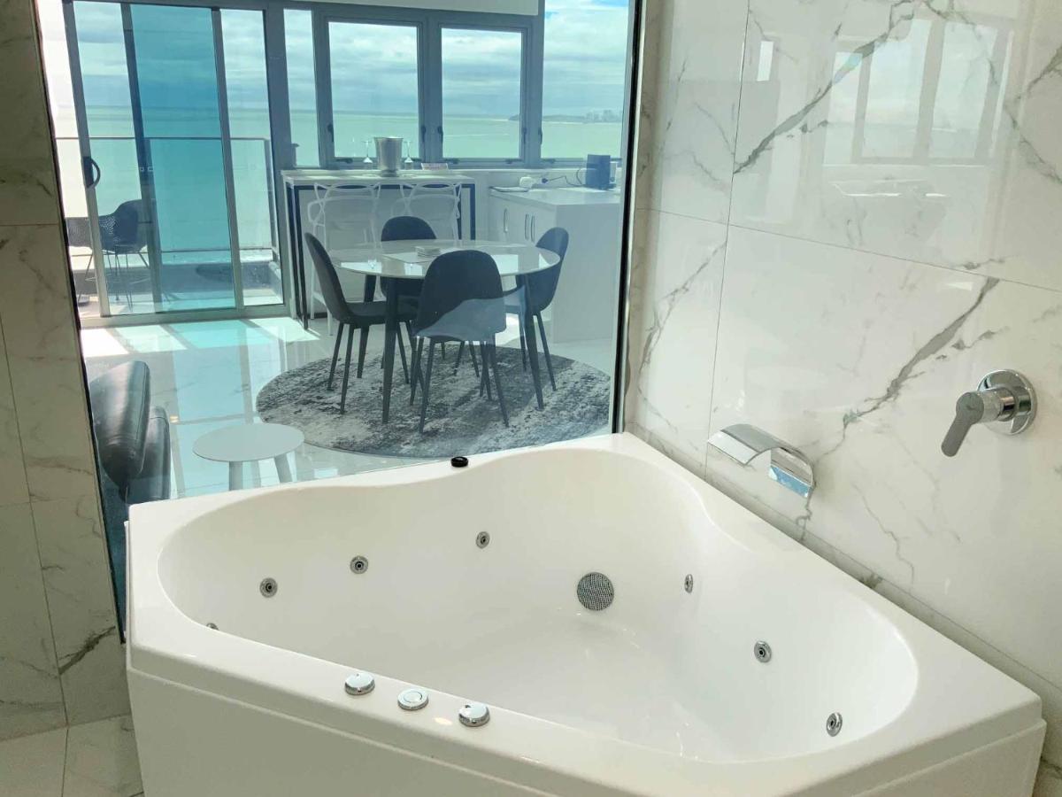 Beachfront Towers Maroochydore Exterior photo